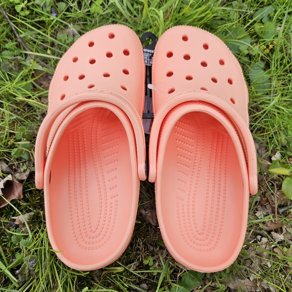 CROCS size 9 women coral